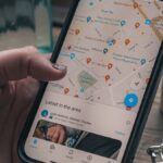 Local SEO Malaysia: Cara Naikkan Visibility di Google Maps featured image local SEO Malaysia dengan peta digital pada smartphone