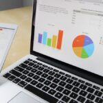 SEO Audit Malaysia: 25 Semakan Sebelum Mulakan Kempen featured image SEO audit Malaysia dengan paparan analytics website pada komputer