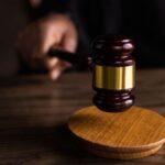 Debt Collector Ugut Tangkap atau Blacklist: Cara Semak Ancaman Sebenar featured image ugut debt collector dengan dokumen dan telefon