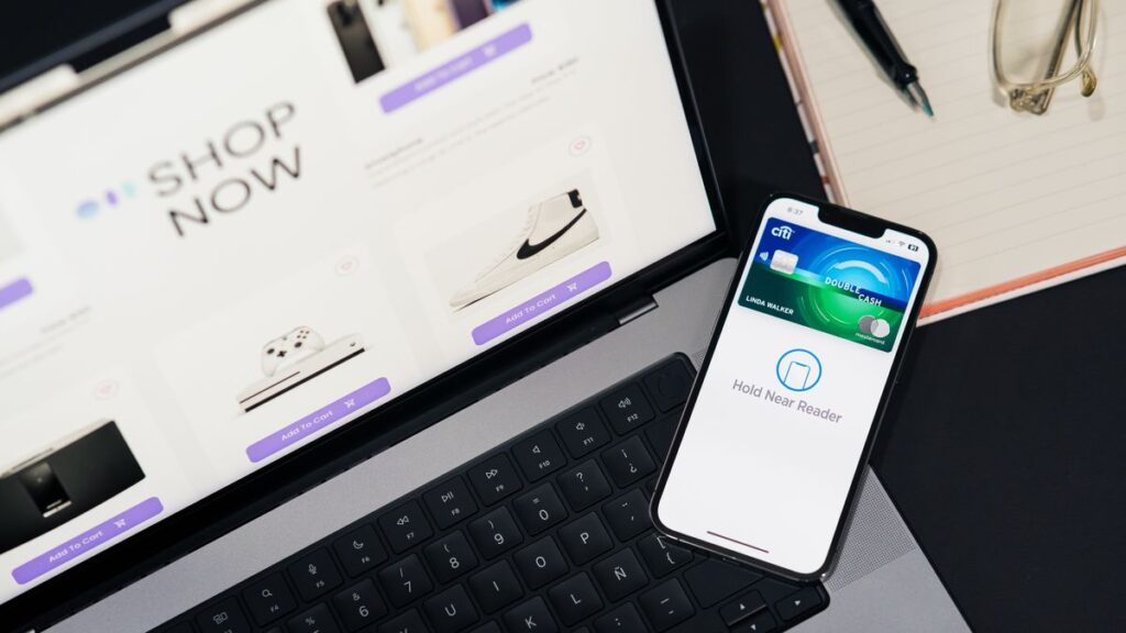 Jadual pelan content Shopee Affiliate menggunakan laptop dan telefon pintar