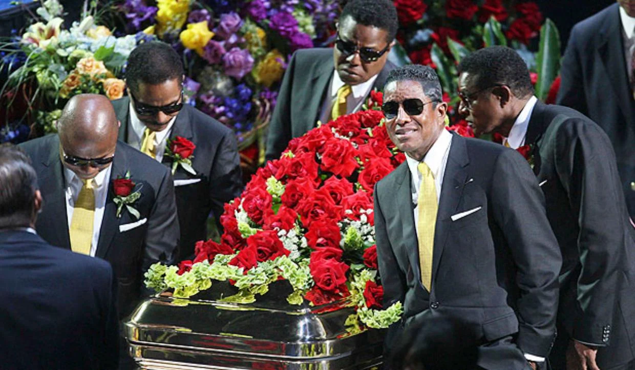 Pengebumian dan misteri kubur Micheal Jackson