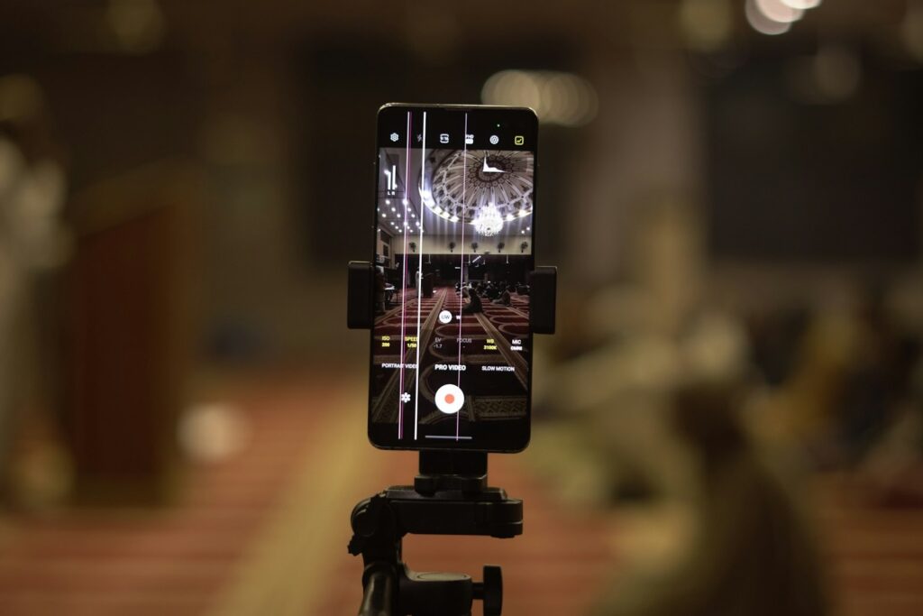 Notifikasi azan Android melalui telefon pintar di dalam masjid