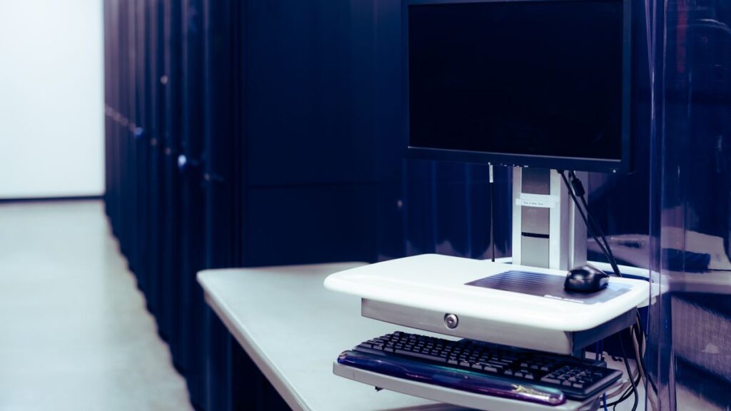 migrasi web hosting tanpa downtime antara komputer dan server rack
